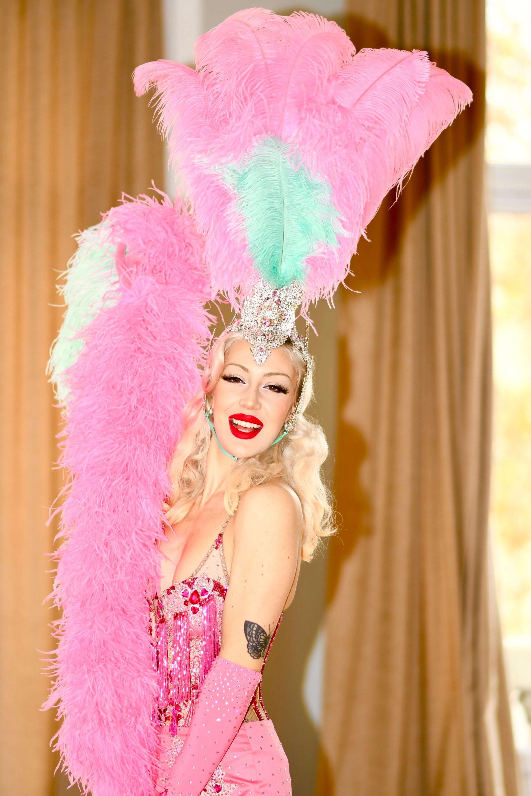 VEGAS SHOWGIRL